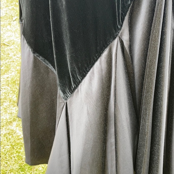 MAX STUDIO Gorgeous Little Black Dress - Picture 4 of 10